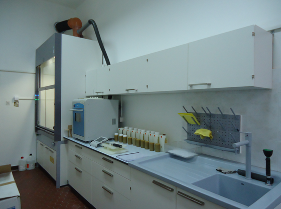 Laboratory facilities for receiving and preparing samples